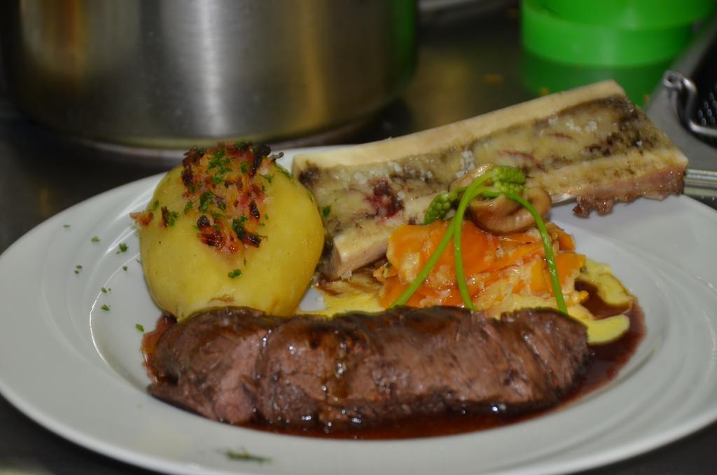 Des Sauterelles Hotel *